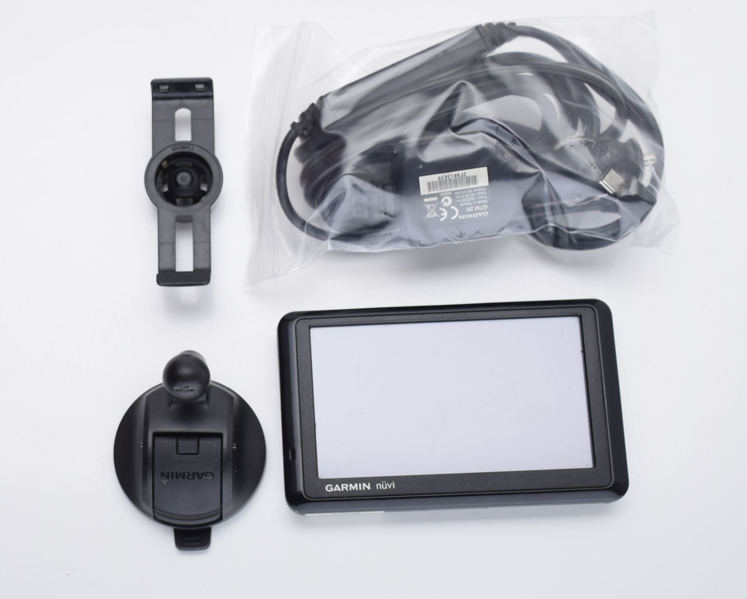 Garmin Nuvi 1390LMT GPS Navigator + Cables Bundle Lifetime Maps